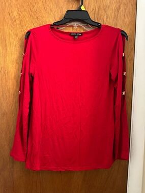Cable & Gauge Red Long-Sleeve Button-Accent Top